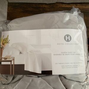 Queen sheet set